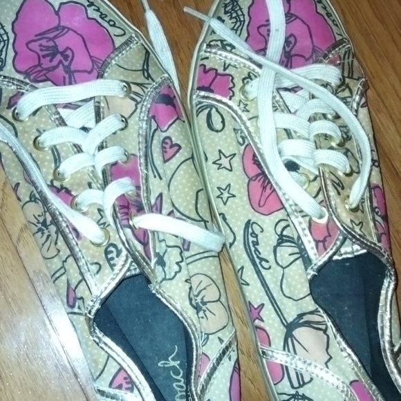 Iam selling my coach shoes - Picture 2 of 8